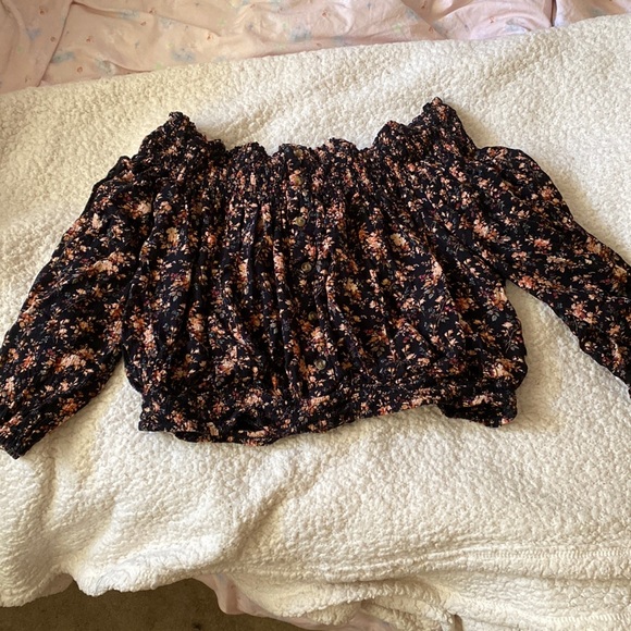 American Eagle Outfitters Tops - american eagle floral off shoulder top